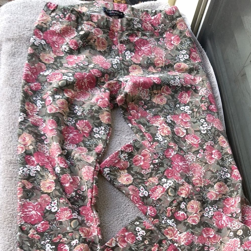 Brandy Melville floral skinny pants/leggings
